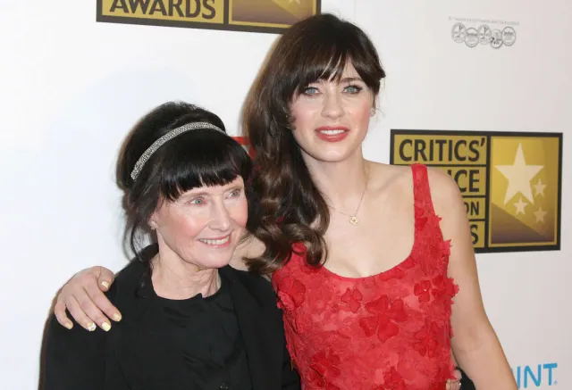 Emily and Zooey Deschanel together at a Critics Choice event