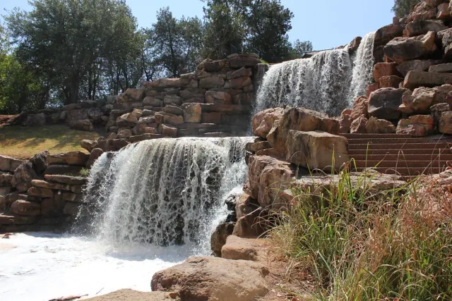 Waterfalls in Wichita Falls, Texas; an illustrative place photograph, not O'Neil's school.