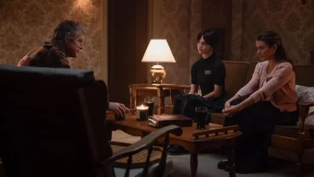 Mr. Reed (Hugh Grant) talking to Sister Barnes (Sophie Thatcher) and Sister Paxton (Chloe East) in his living room.