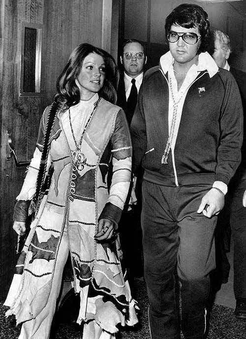 Priscilla and Elvis walking outside court in 1973