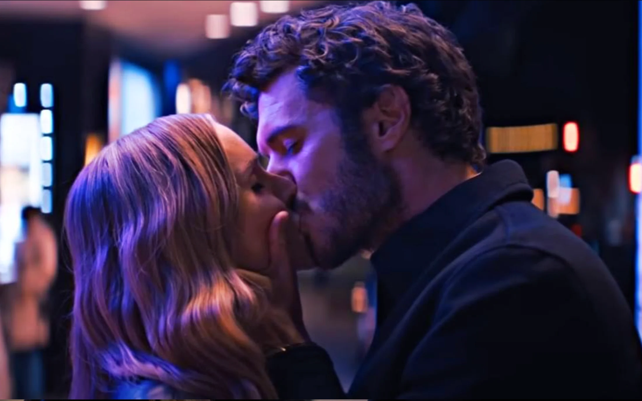 Actors Kristin Bell and Adam Brody kiss in the Netflix show Nobody Wants This