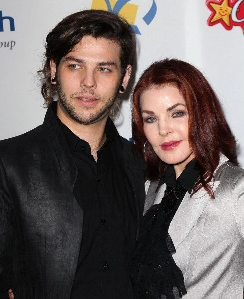 Priscilla photographed with her son Navarone